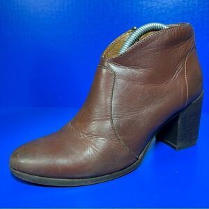 Frye Womens Nora Zip Short Leather Booties in Redwood Brown 6M